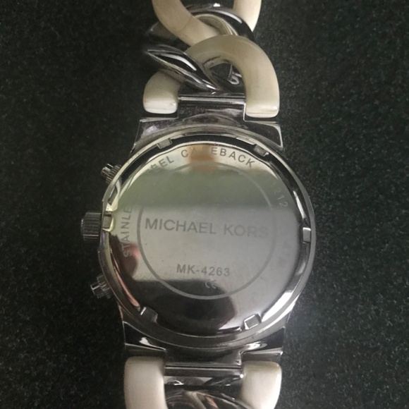 Michael Kors Silver-tone Women’s Runway Twist Chronograph Watch MK-4263 - Picture 10 of 11